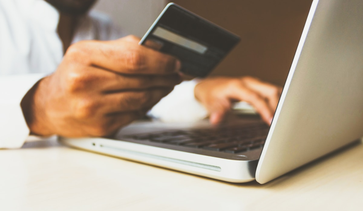 Online Satışlarda Başarının Anahtarı: Profesyonel Tasarım ve Görsel Tutarlılık | Saybes Agency